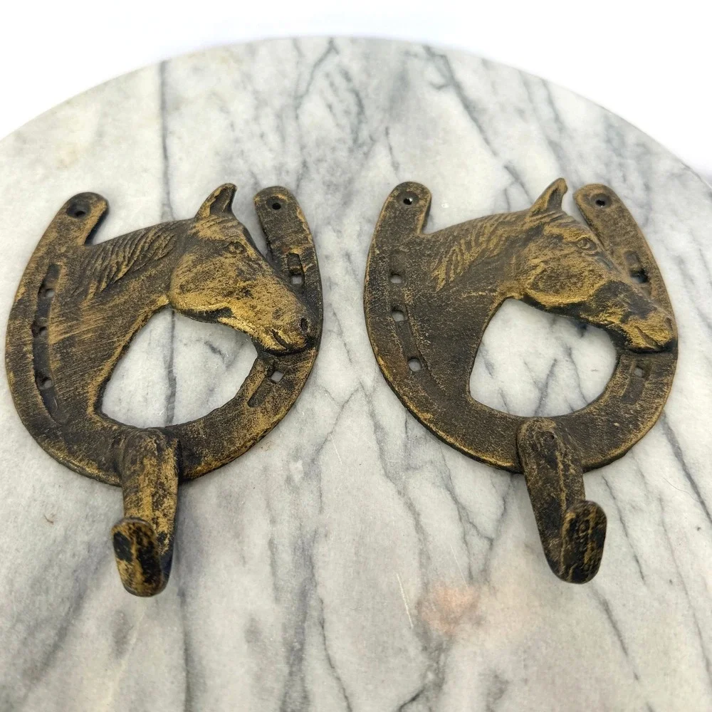 Vintage Metal Horse Head Horseshoe Wall Hooks Pair Rustic Western Coat Rack